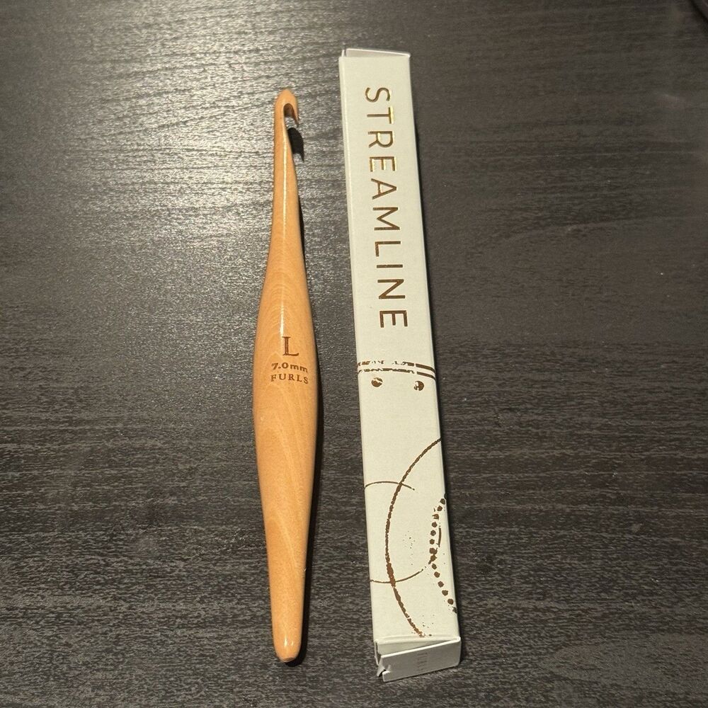 Furls Streamline Crochet Hook Camwood Wood Ergonomic Handle L 7.0mm